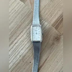 Seiko Vintage Ladies Watch Stainless Bracelet, Case, Hands, Markers, Dial Vintage Seiko 1N00-0KG0 R2 Watch | Mother of Pearl Dial  main image 4